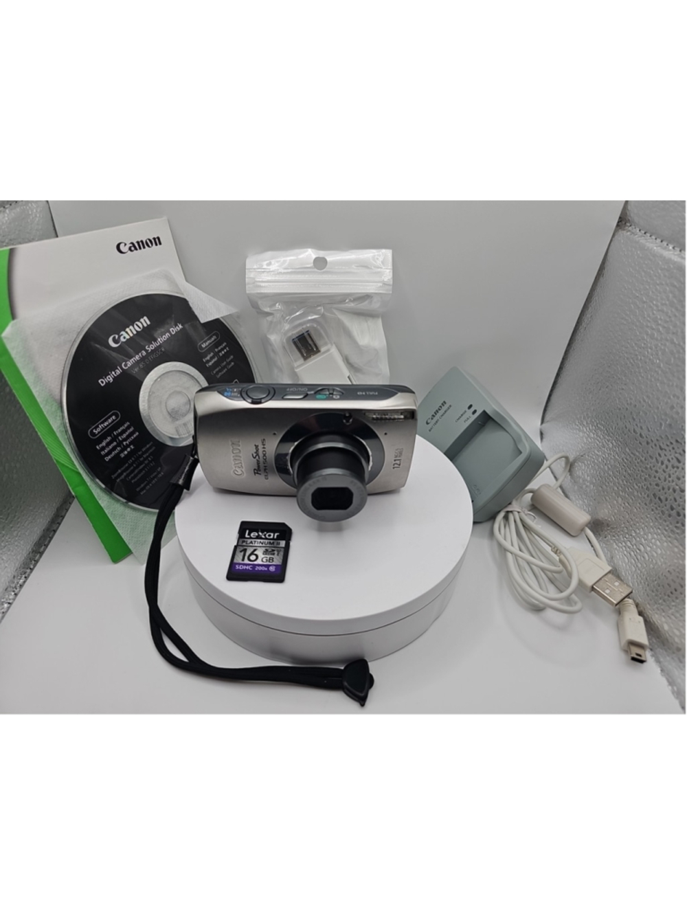 Canon PowerShot ELPH 500 HS 12.1MP Digital Camera w/ Charger Battery SD Card Etc